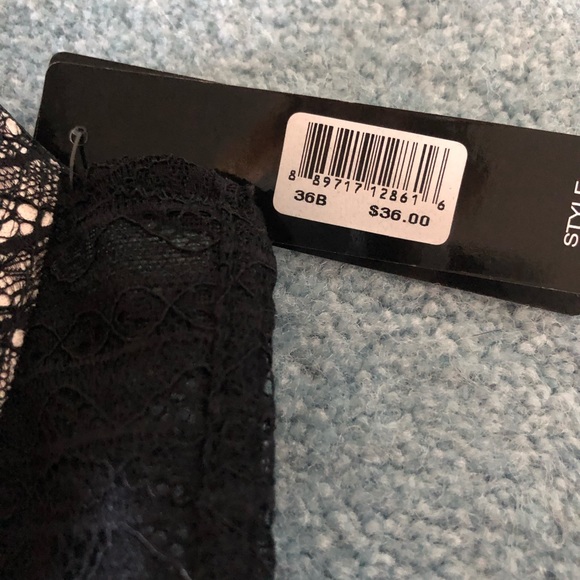 Black Lace Push-up Bra - Picture 2 of 5